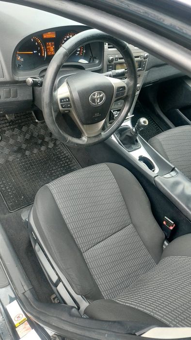 Vând Toyota Avensis