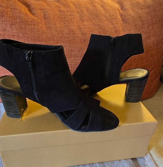 Дамски сандали Marco Tozzi , велур и  кожа  38 и 37 номер  по 30 лв.