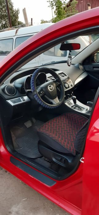 Продам мазду 3 2012 год