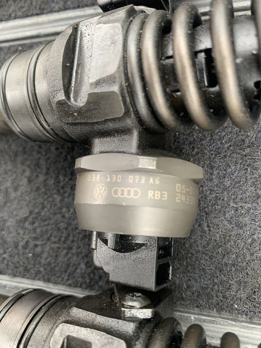 injectoare VW Transporter T5 Passat B6 1.9 tdi 105cp 038130073AG BA