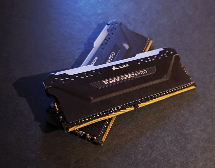 16GB RAM 2666MHz DDR4 Corsair RGB PRO