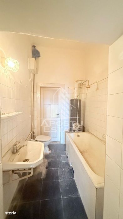 Apartament 3 camere, in Piata Maria, cladire in curs de reabilitare