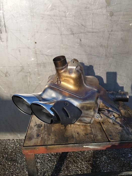 Продавам оригинален ауспух за Ducati 572.4.046.1A