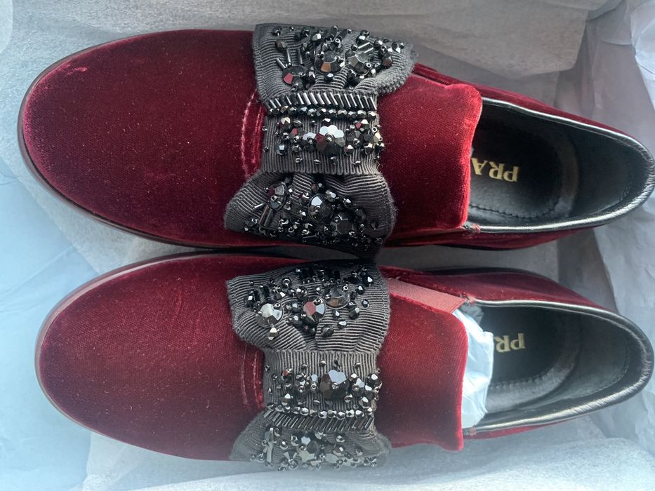 Дамски кадифени обувки Prada