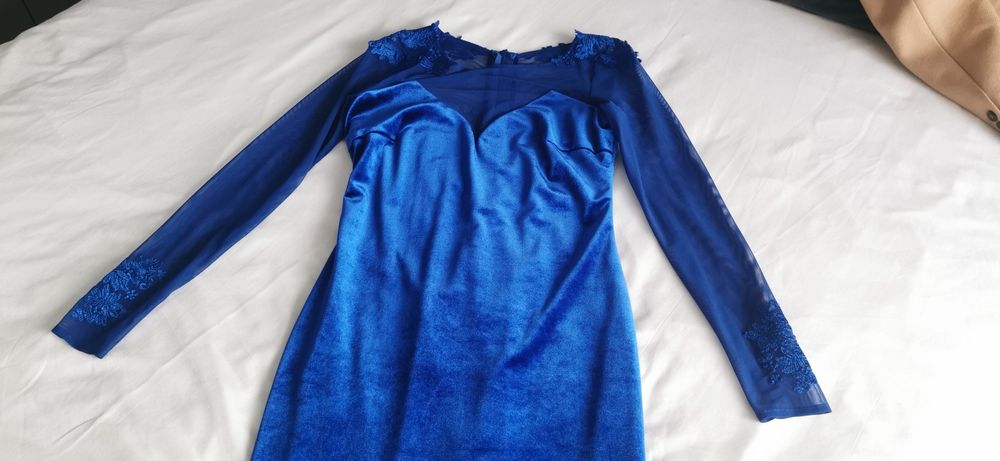 Vând rochiță Ginette , catifea, albastru regal, mărimea S/M