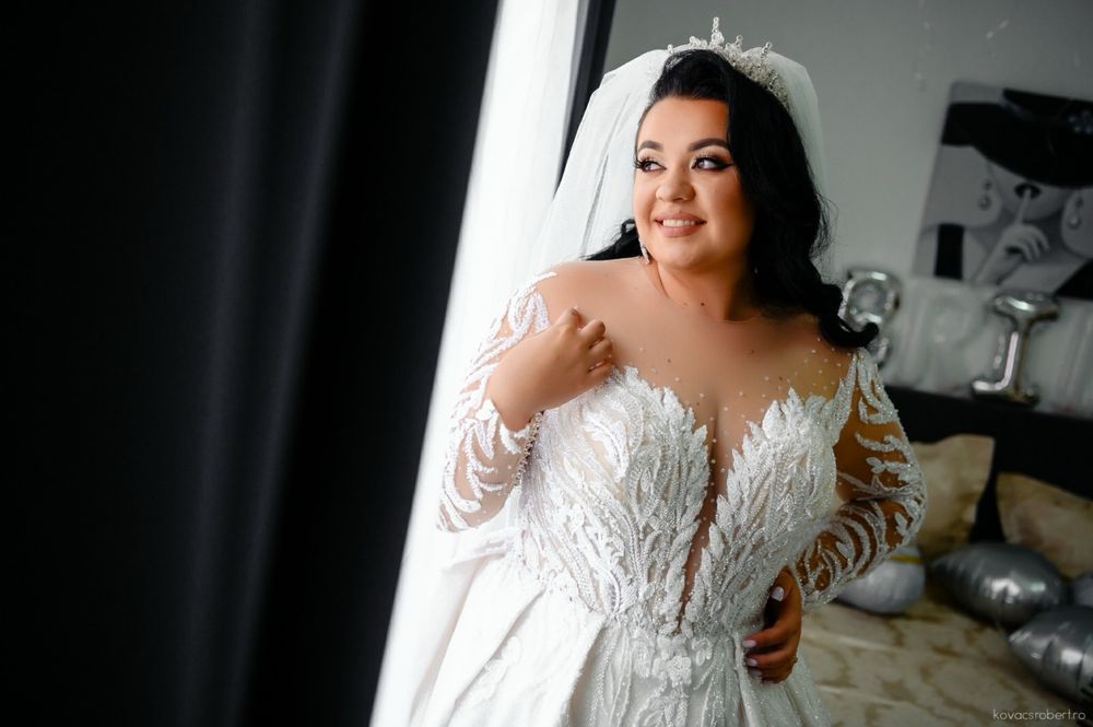 Vand rochie de mireasa cu trena!