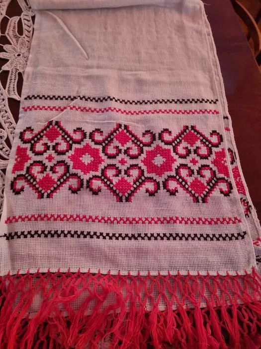 Prosoape/ peretare țesute manual cu motive tradiționale românești