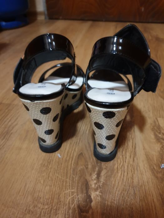 Чисто нови обувки