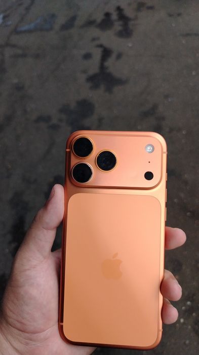 iPhone 17 pro max orange
