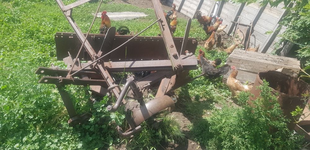 Подвесной плуг для трактора ,два лемеха