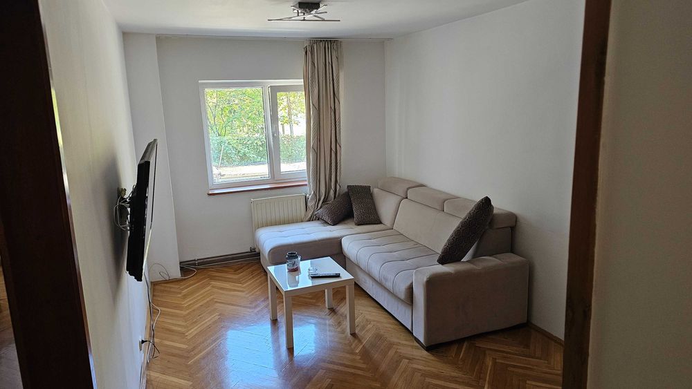 Dau in chirie Apartament cu 4 camere, 2 bai, str. Pasteur, foarte aproape de UMF
