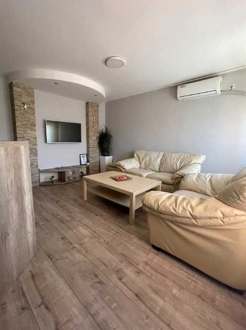 Дава се под наем Двустаен апартамент в Пловдив, Остромила - 65 кв.м за 250 € - Снимка #1