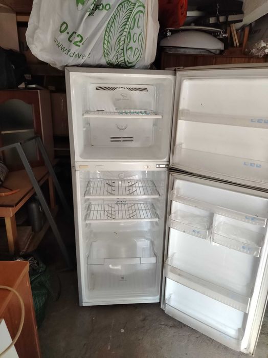продам холодильник самсунг бу