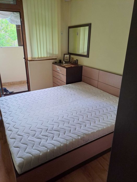 Продавам спалня и гардероб