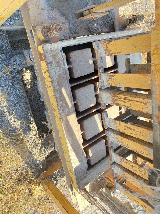 Станок для пр-ва шлокоблока.