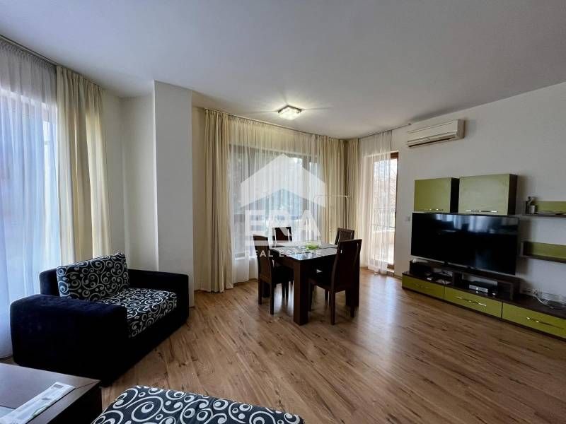 Двустаен, обзаведен, югоизточен апартамент за продажба, с морска панор