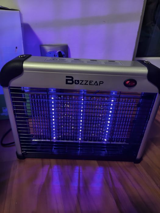 Capcana/Lampa Led împotriva insectelor