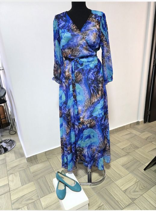 Rochie maxi animal print turcoaz, cordon propriu pentru fixarea taliei