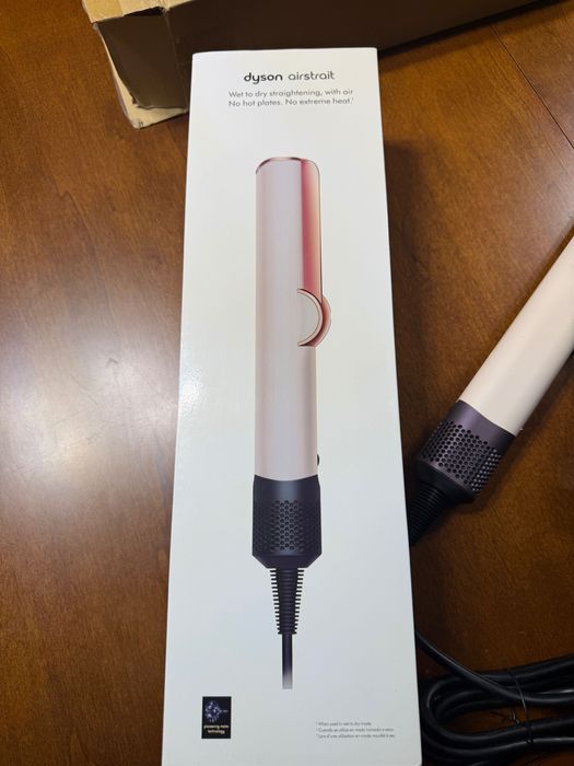 Dyson Airstrait nou new