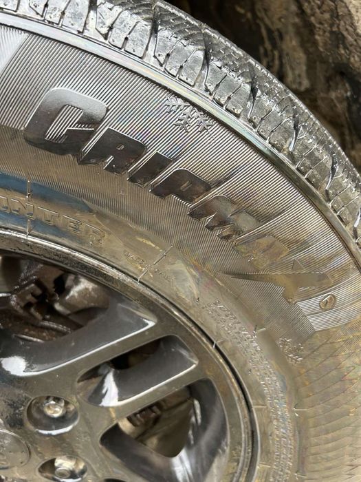 Зимни гуми GRIPMAX 235/70/16 на един сезон