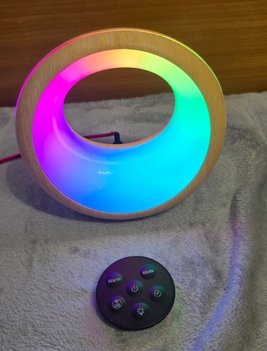 Vând lampa de noptiera cu telecomanda
