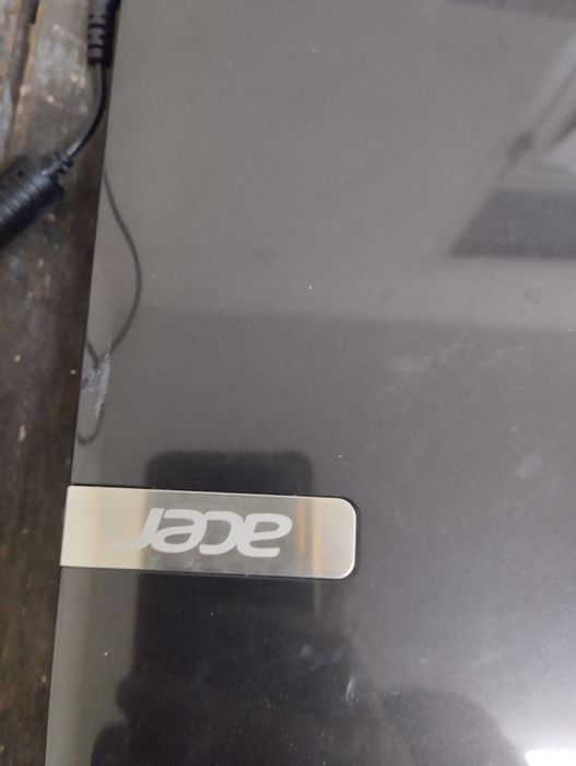 Продавам лаптоп Acer