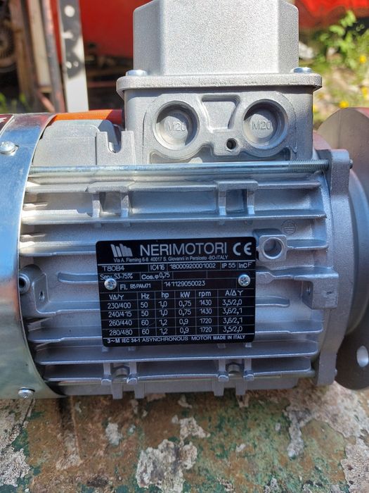 Vând motor trifazic