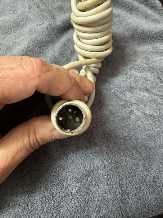 Стар микрофон МД 47 и стари аудио кабели