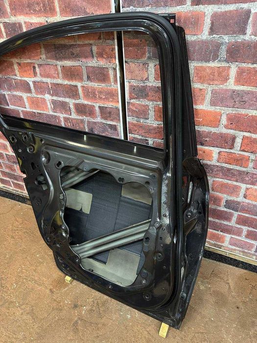 Usa stanga spate BMW g30