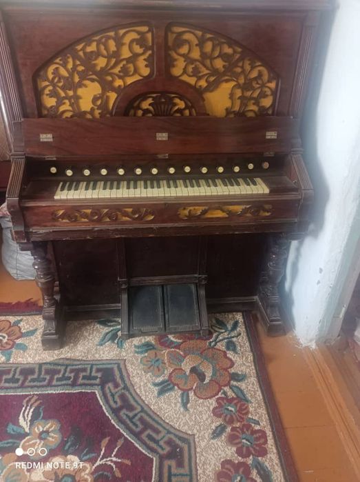 Продается антиквариат,гармоника