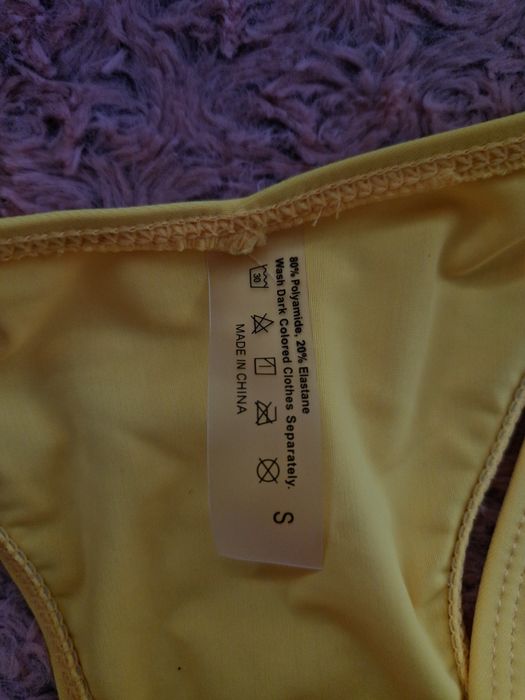 Чисто нов жълт бански