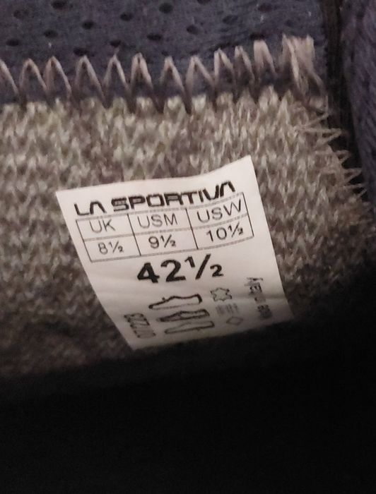 Продавам мъжки туристически обувки La Sportiva