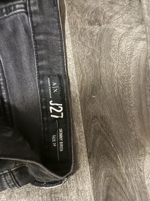 vand blugi armani originali