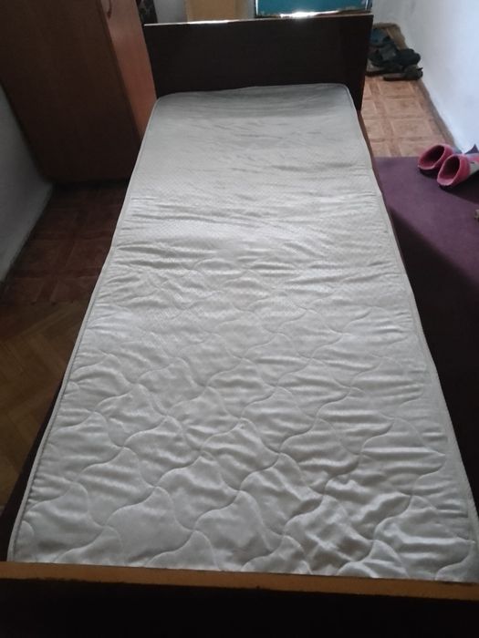 Кровать1спаль с матрасом2шт.по-8000тен каждое.Расч/налич.