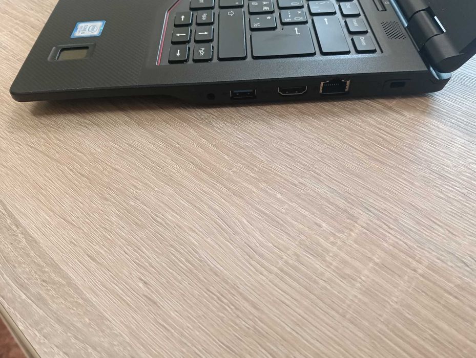 Лаптоп Fujitsu Lifebook E548 с 20GB RAM (без забележки)