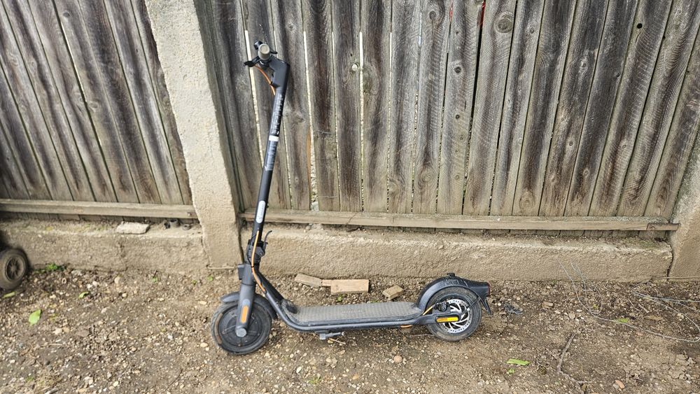 Trotineta ninebot F30D