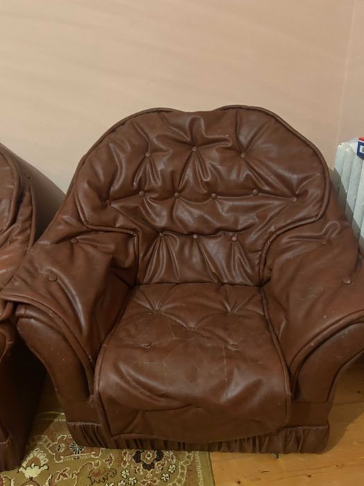 Vand canapea extensibila cu 2 fotolii model deosebit