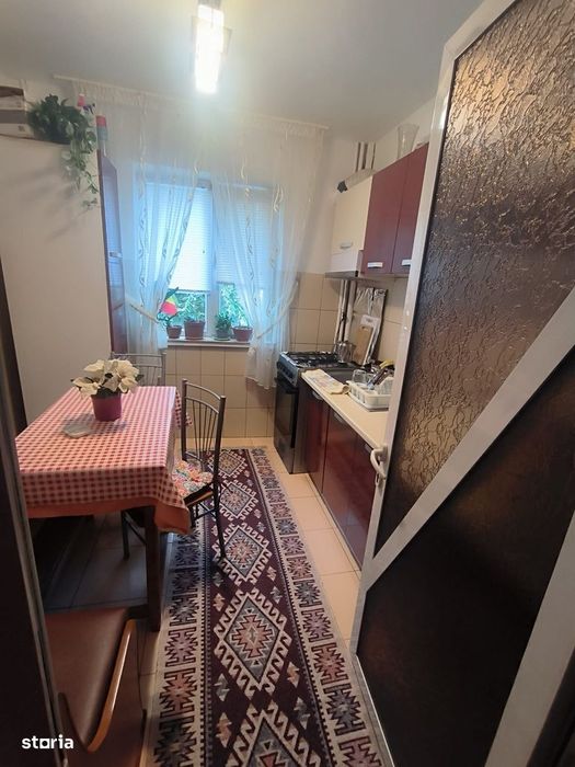 Apartament 3 camere in cartier VEST - etaj 2 -gata de mutat!