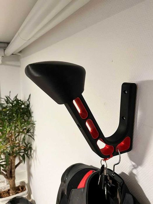 Стойка за каска на мотор