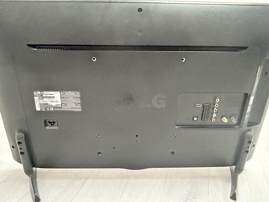 Телевизор LG 720HD хороший