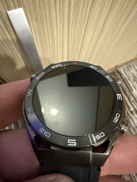 Huawei watch ultimate. Cutie completa.