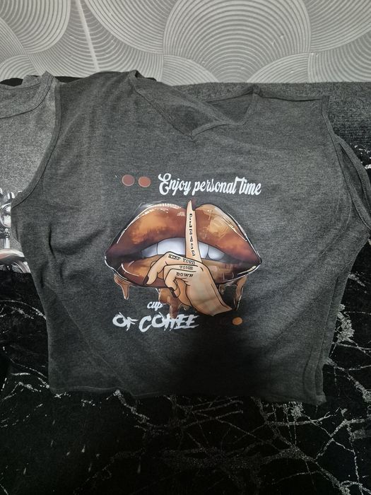 Продавам чисто нови тениски