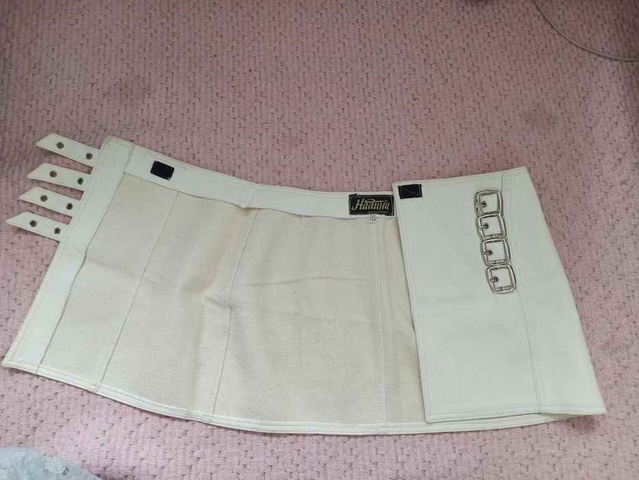 Кожена пола - бяла