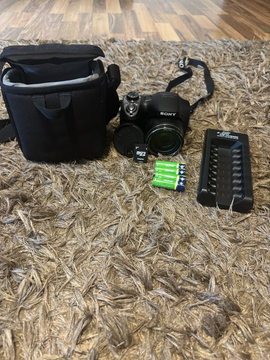 Sony DSC-H300 Camera impecabila! Pachet complet, baterii reincarcabile 2500 mAh