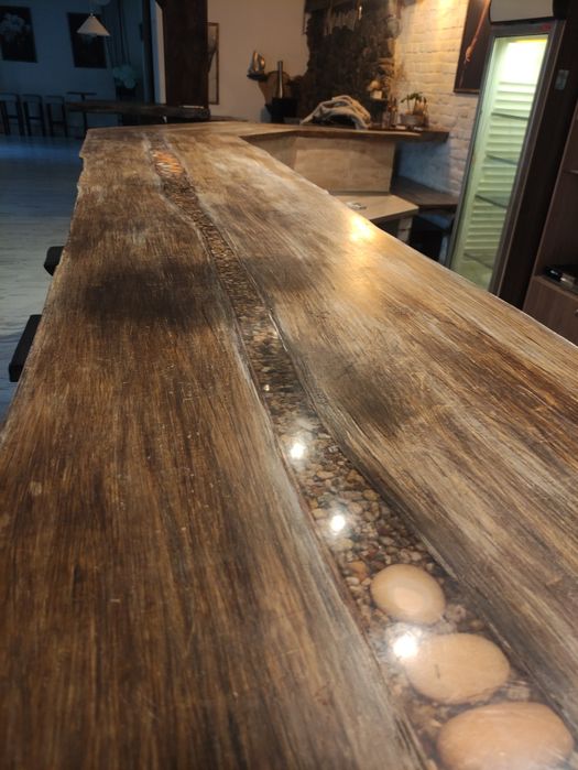 Продавам Бар плот от орех с декорация