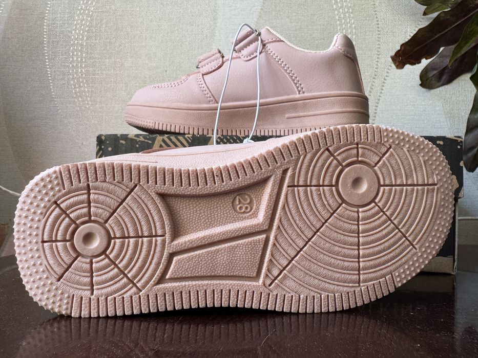 Кроссовки на девочку 28 р, 19 см