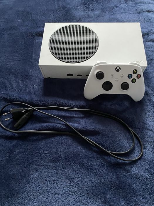 Xbox series s cu mentenanta .Aproape nou