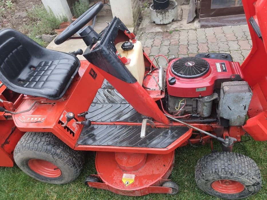 Tractoras tractor tuns gazon iarba marca Countax motor briggs stratton