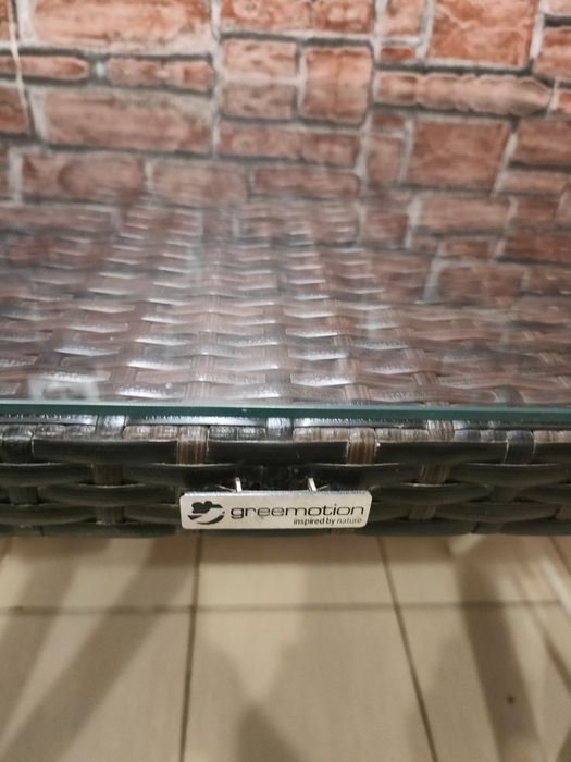 Masă dining / terasă din ratan cu blat din sticlă – aspect modern