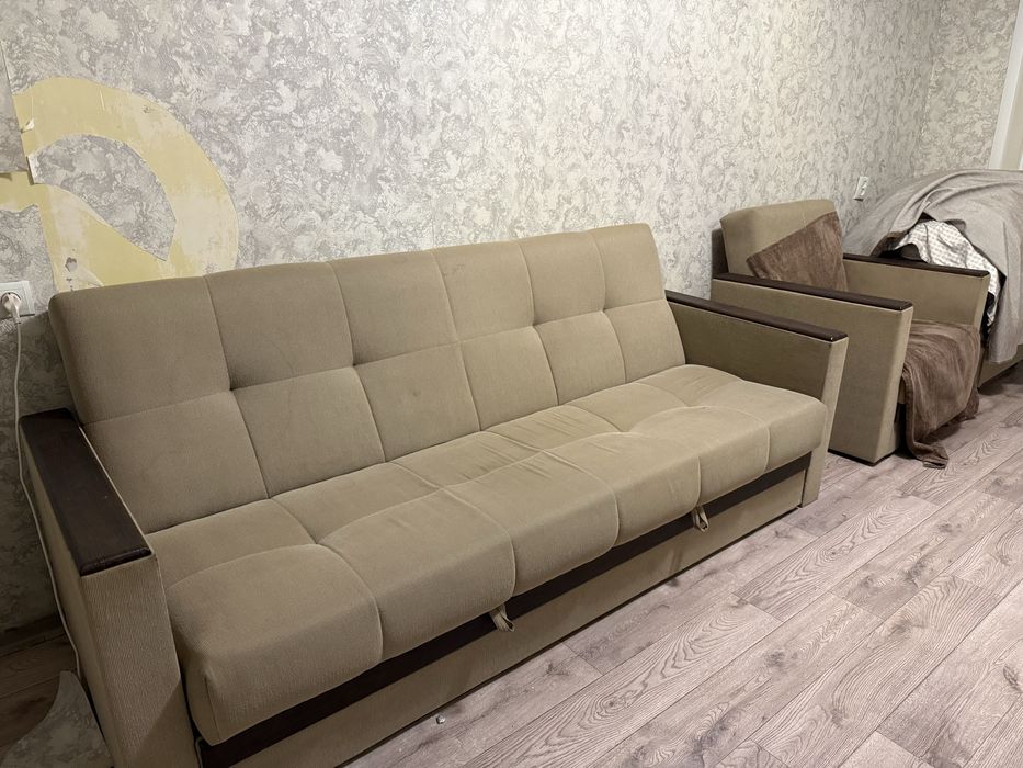 Диван с креслом и пуфиком